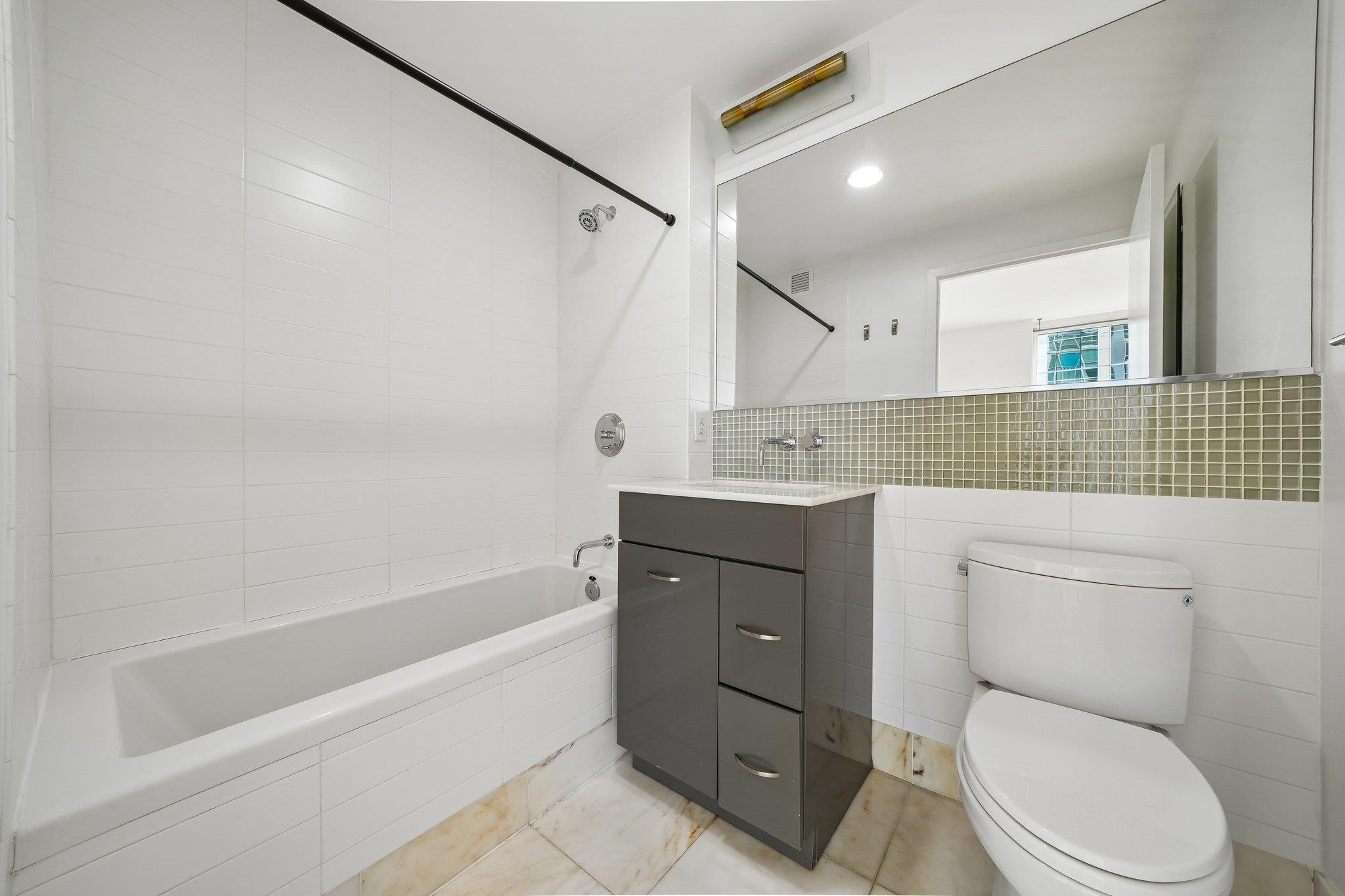2 2ND ST Unit: 2205