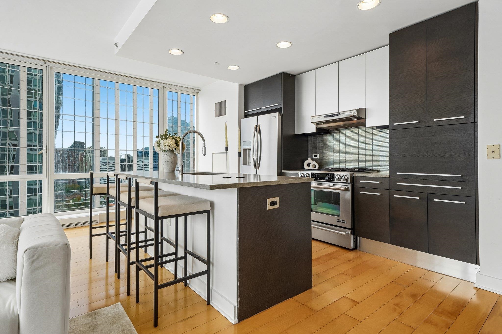 2 2ND ST Unit: 2205