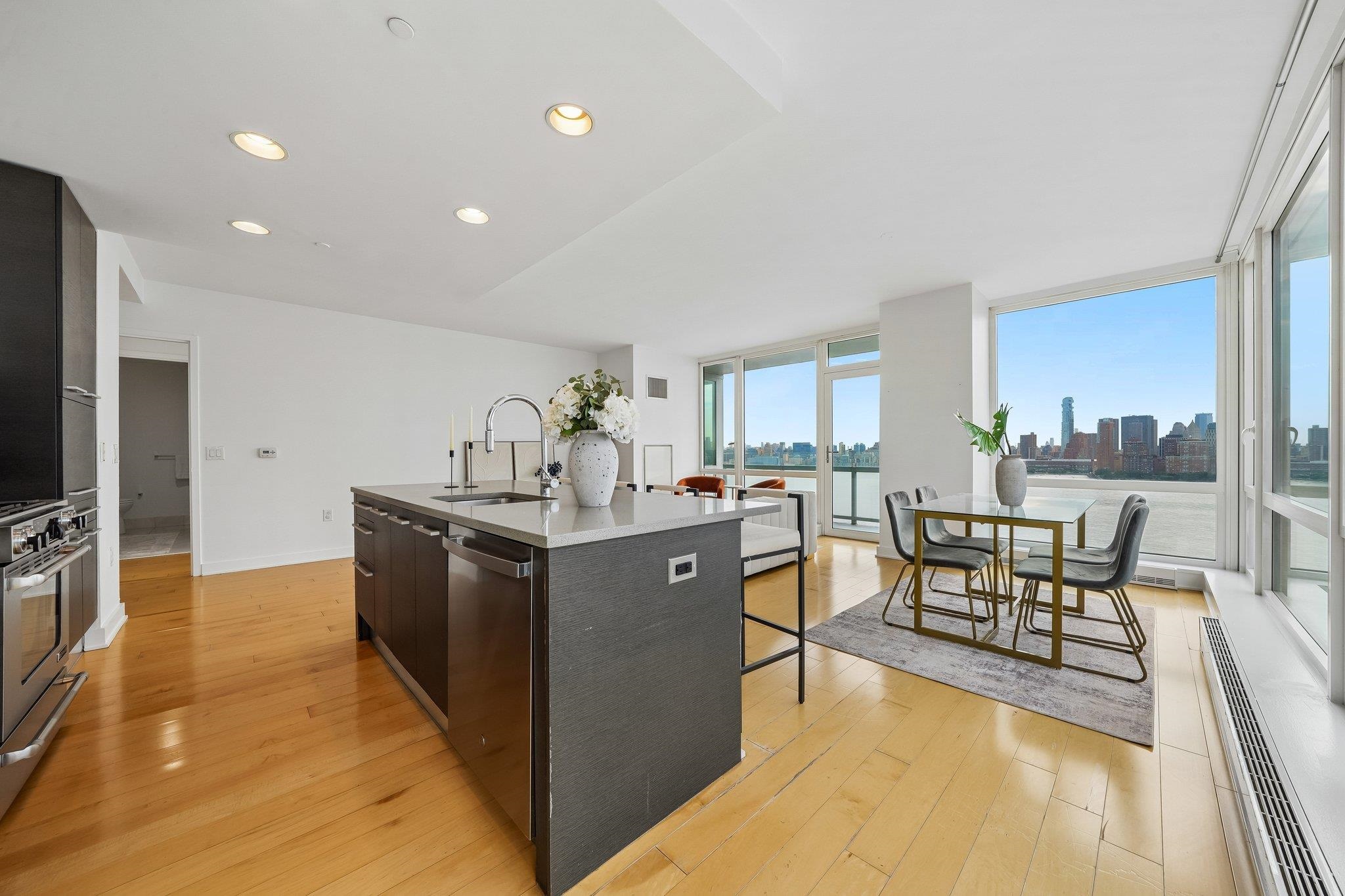 2 2ND ST Unit: 2205