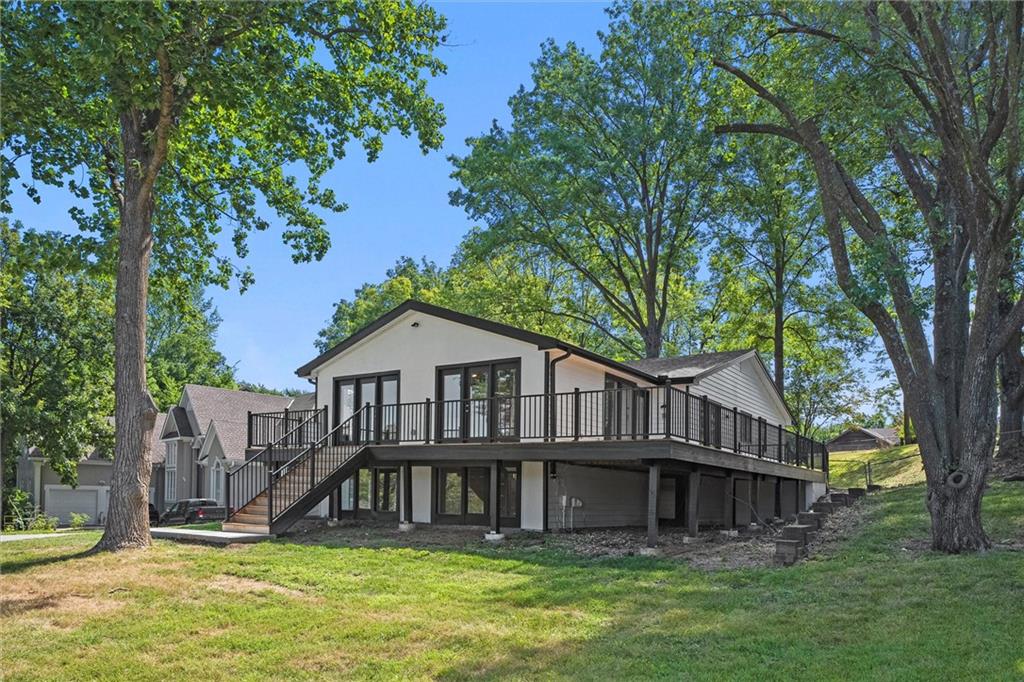 7809 NW Scenic Drive