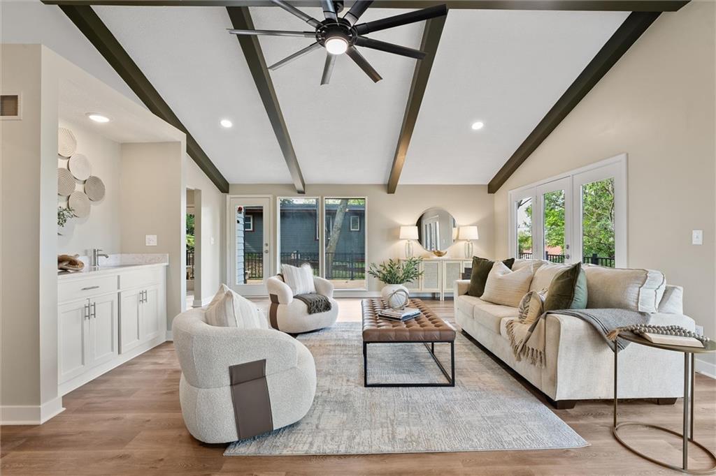 7809 NW Scenic Drive