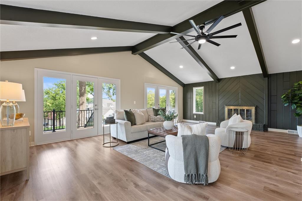 7809 NW Scenic Drive