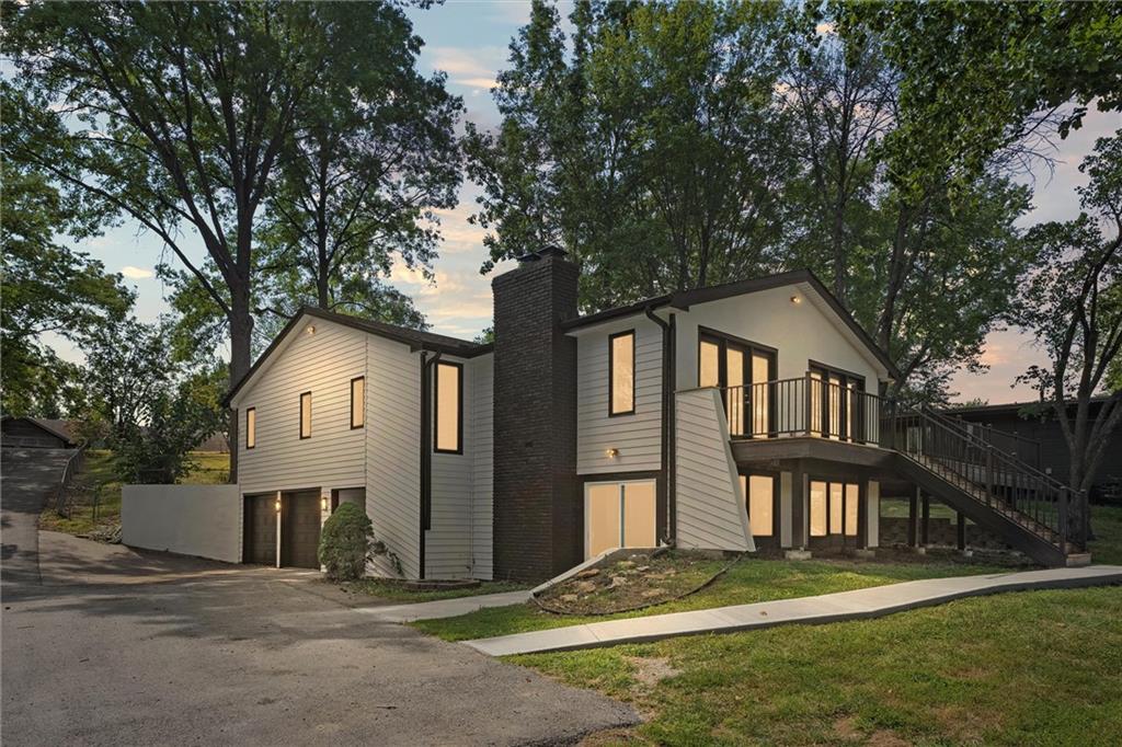 7809 NW Scenic Drive