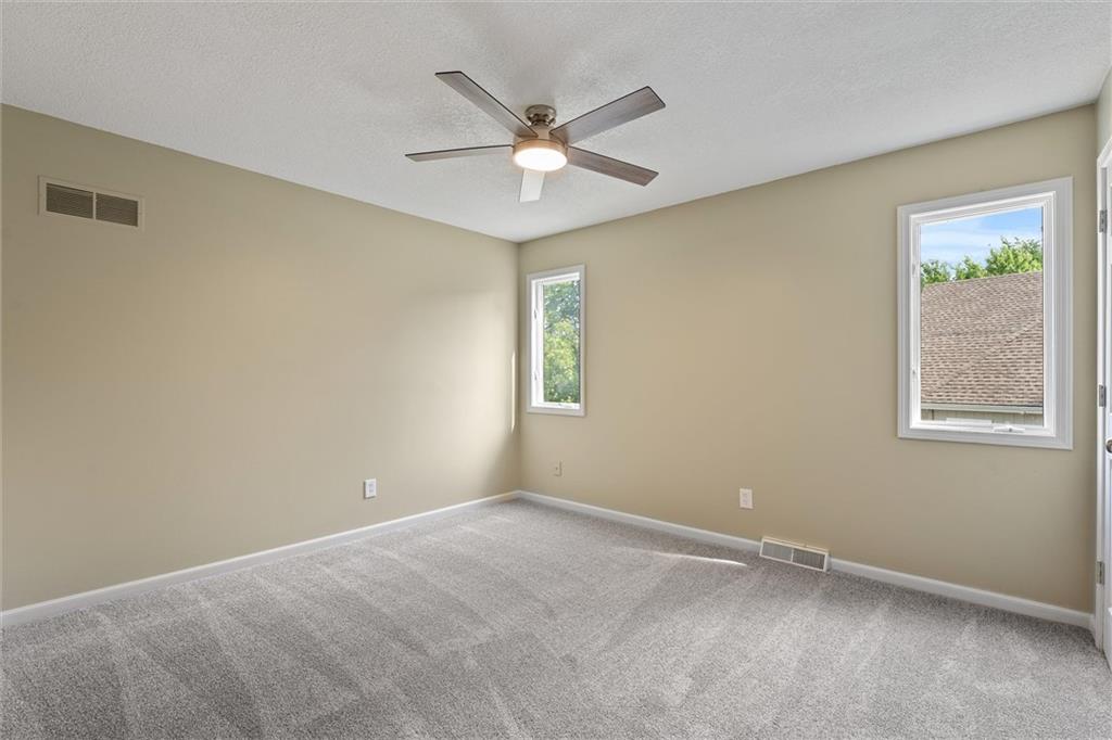 7809 NW Scenic Drive