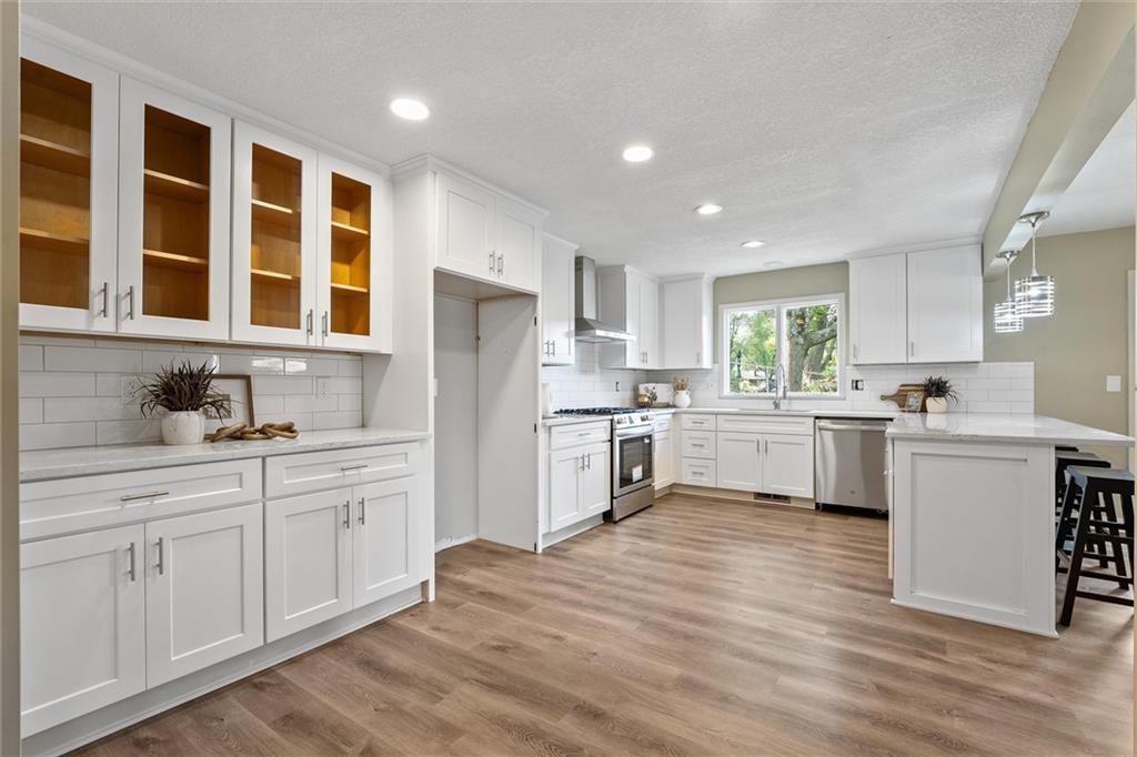 7809 NW Scenic Drive