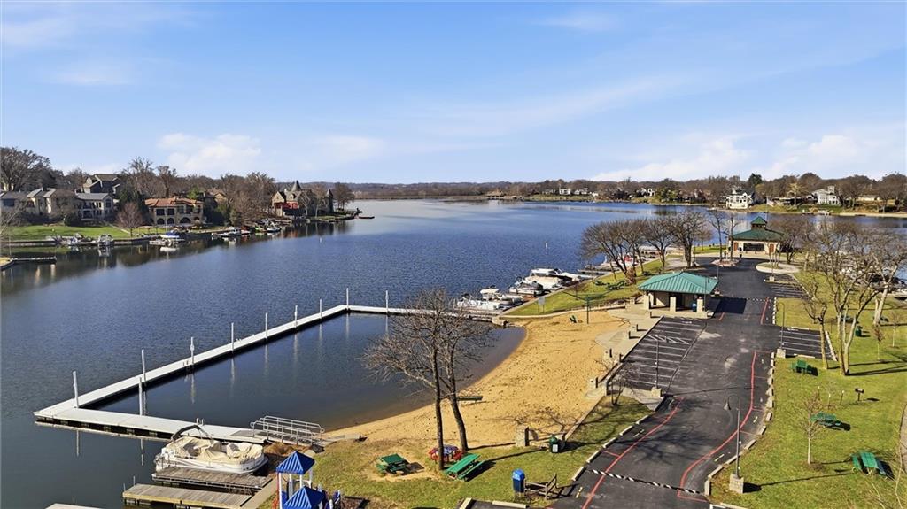 7809 NW Scenic Drive