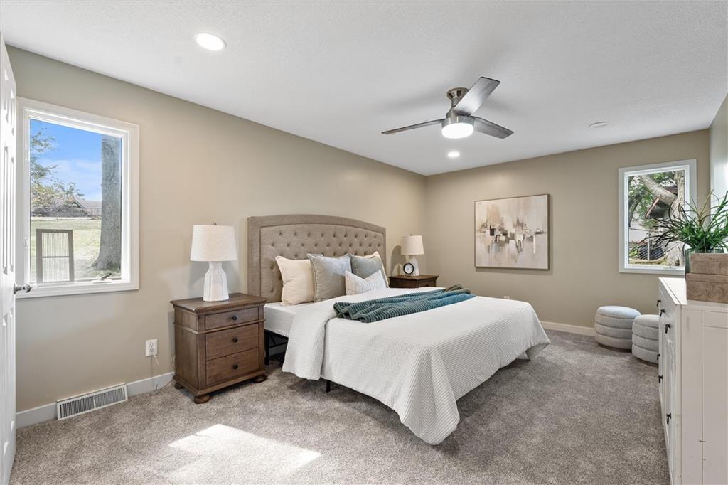 7809 NW Scenic Drive