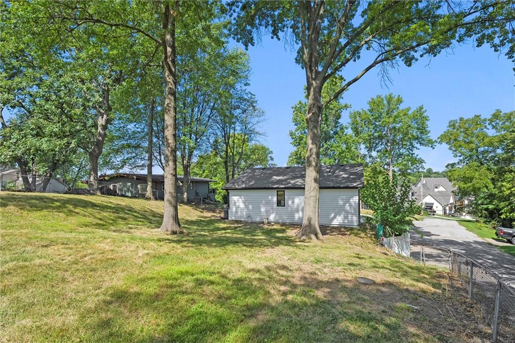 7809 NW Scenic Drive