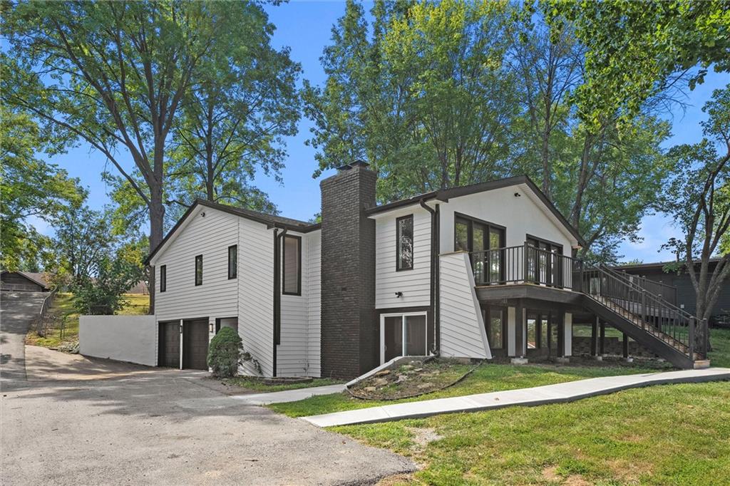 7809 NW Scenic Drive