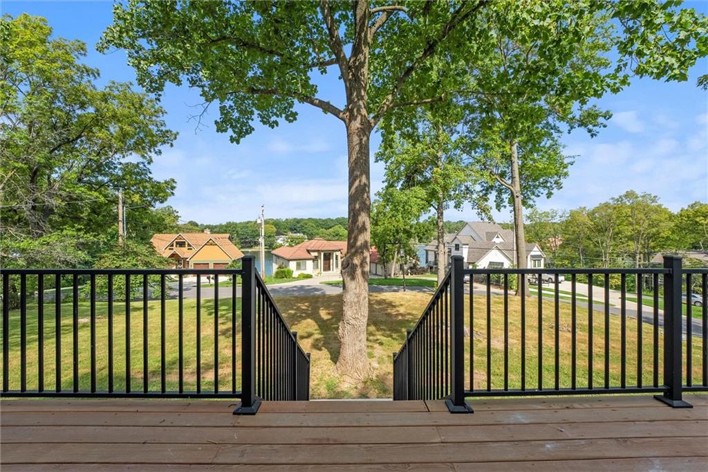 7809 NW Scenic Drive