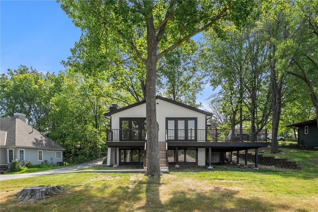 7809 NW Scenic Drive