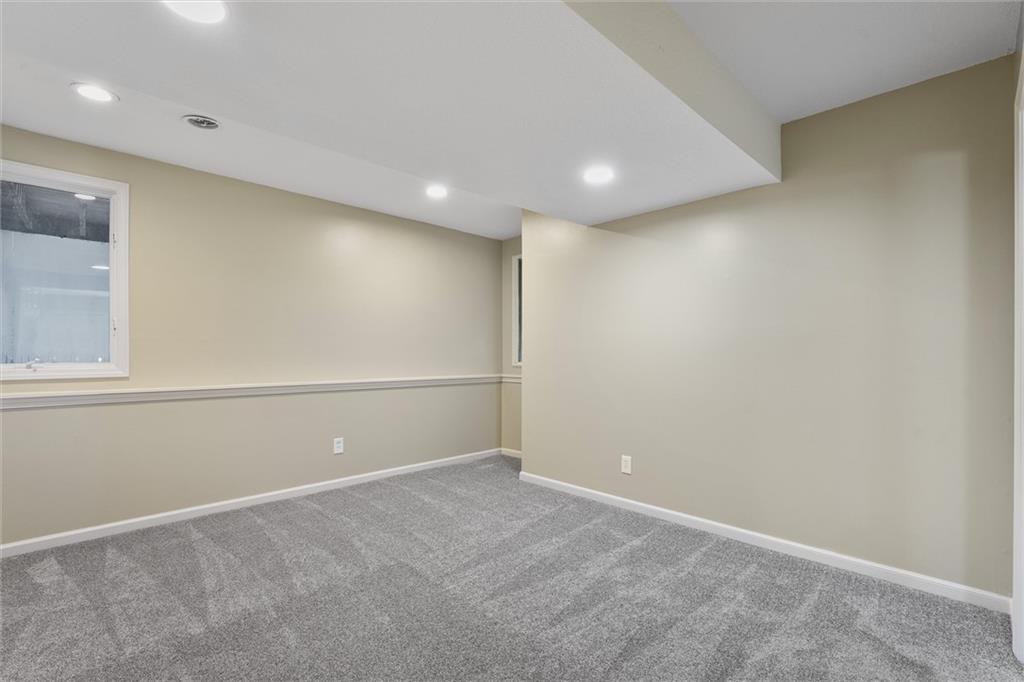 7809 NW Scenic Drive