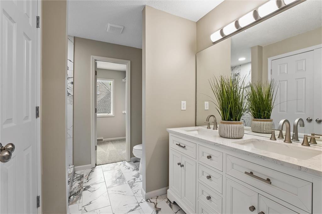 7809 NW Scenic Drive