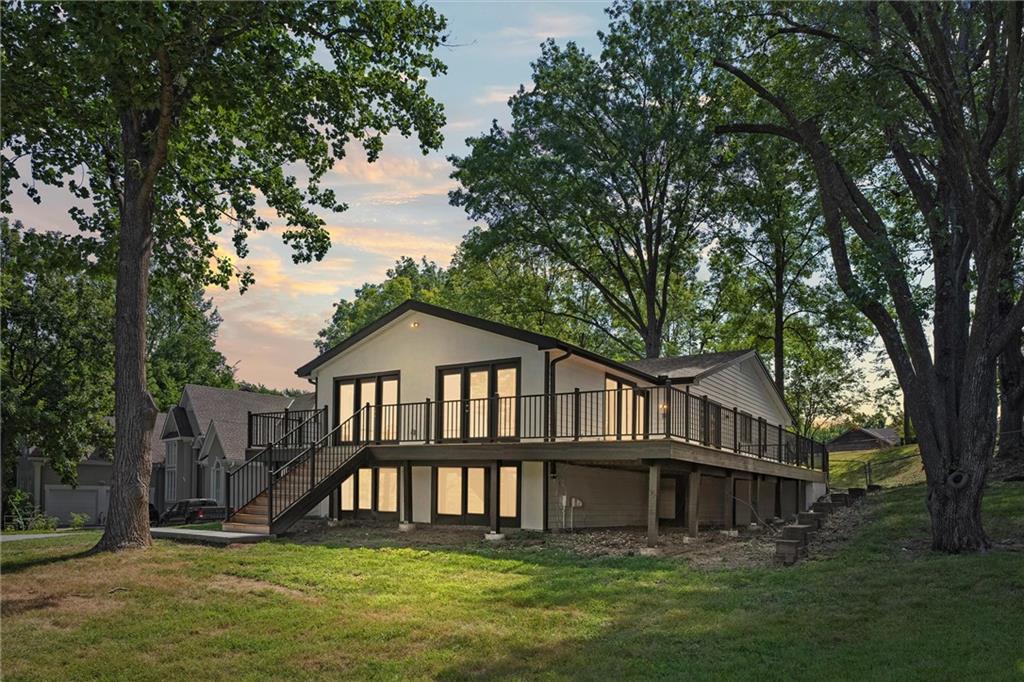 7809 NW Scenic Drive