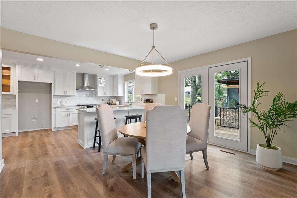 7809 NW Scenic Drive