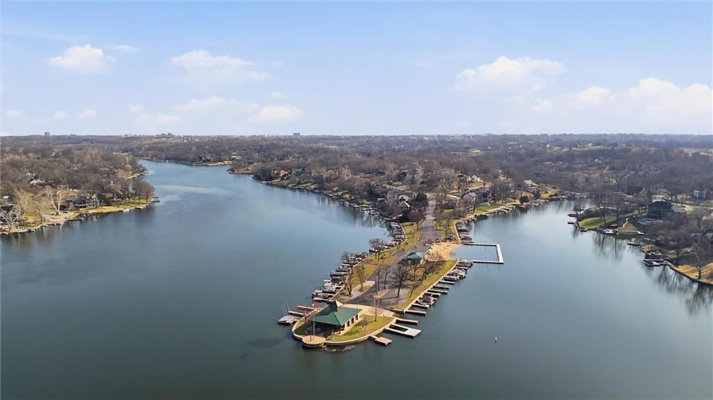 7809 NW Scenic Drive