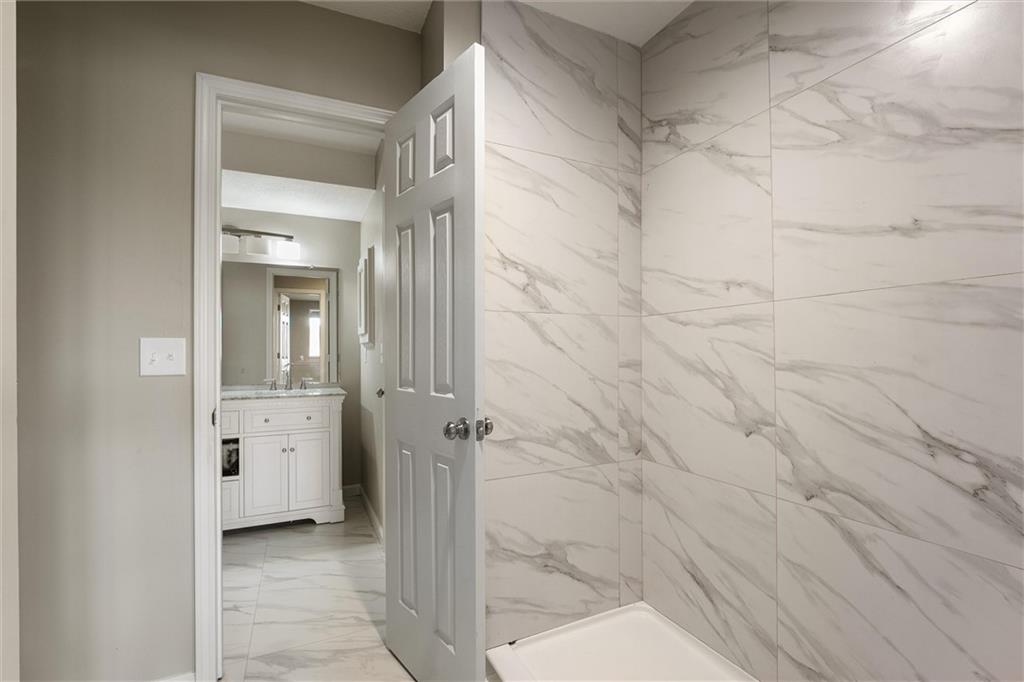 7809 NW Scenic Drive