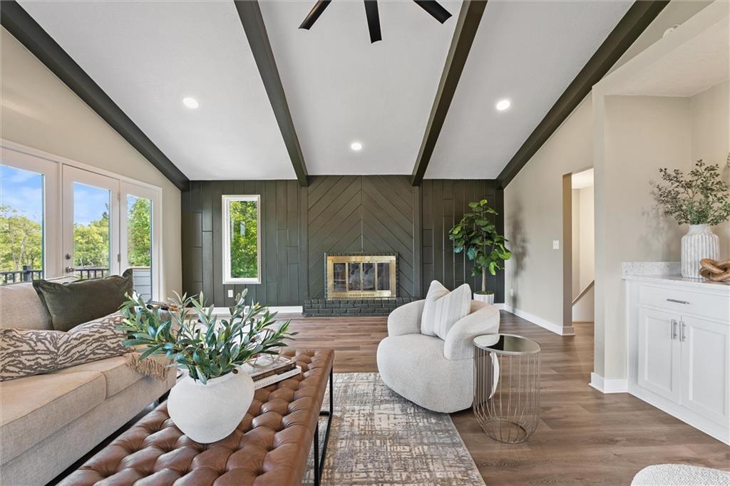 7809 NW Scenic Drive