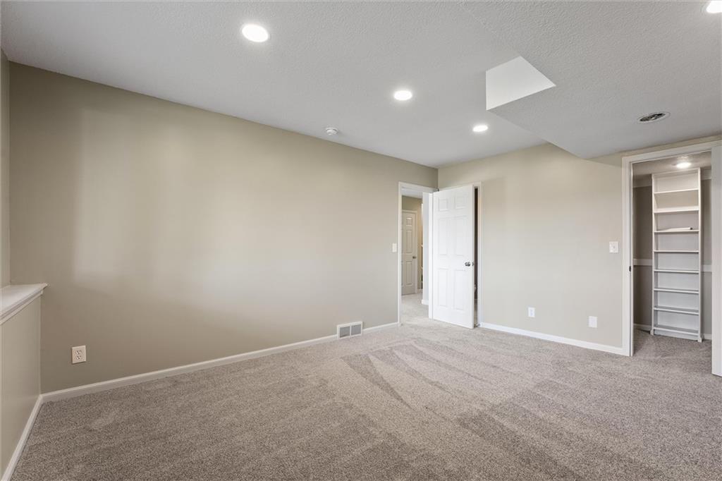 7809 NW Scenic Drive