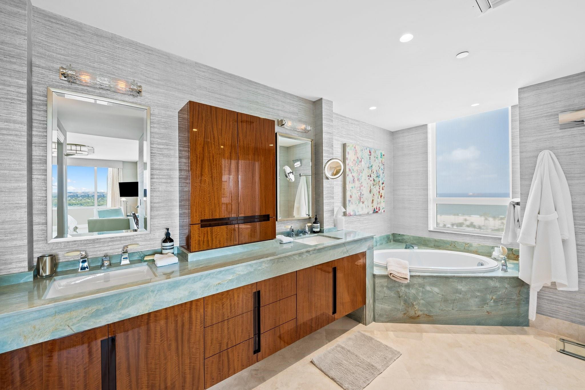 3055 Harbor Drive 1403