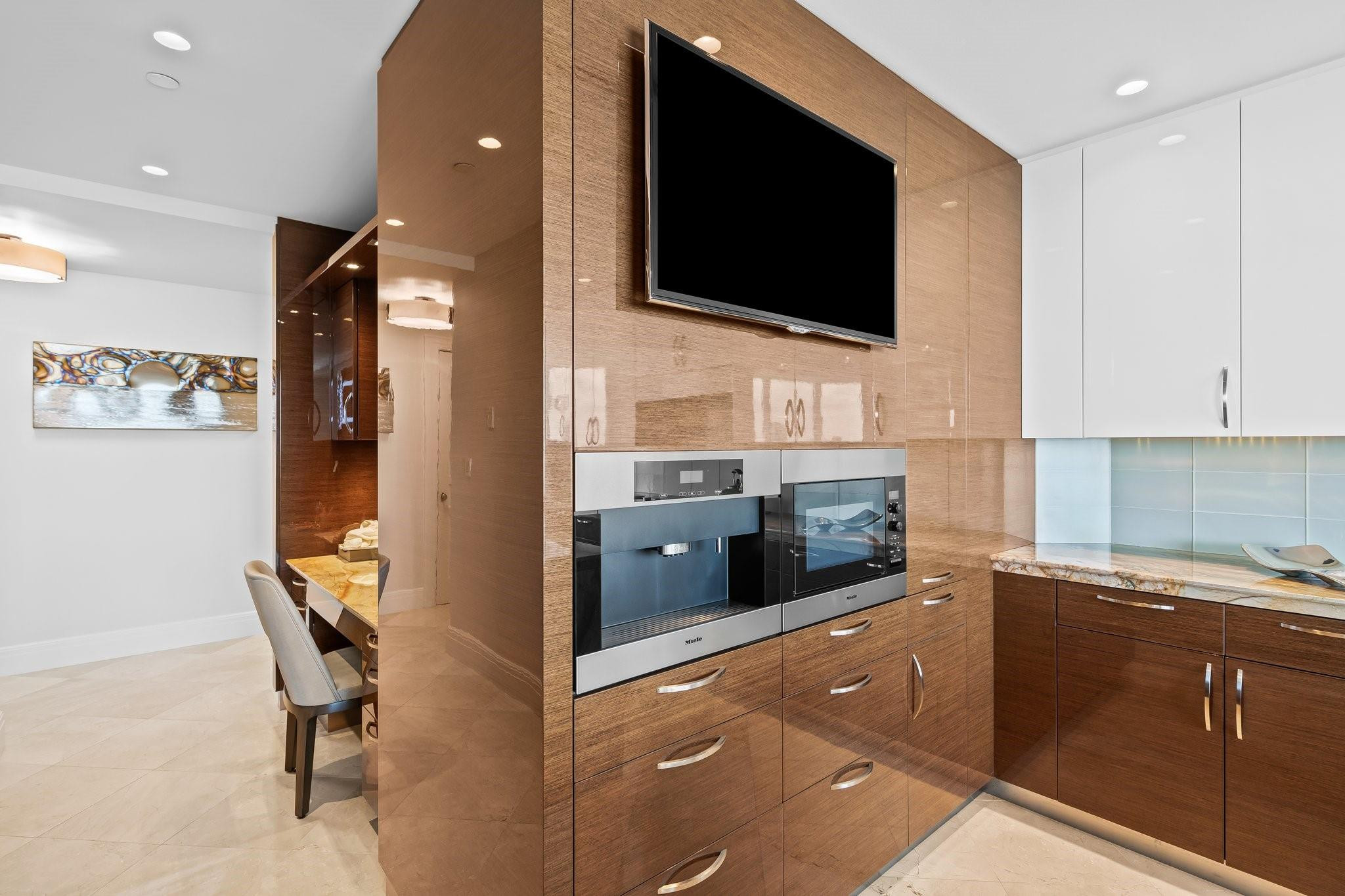 3055 Harbor Drive 1403
