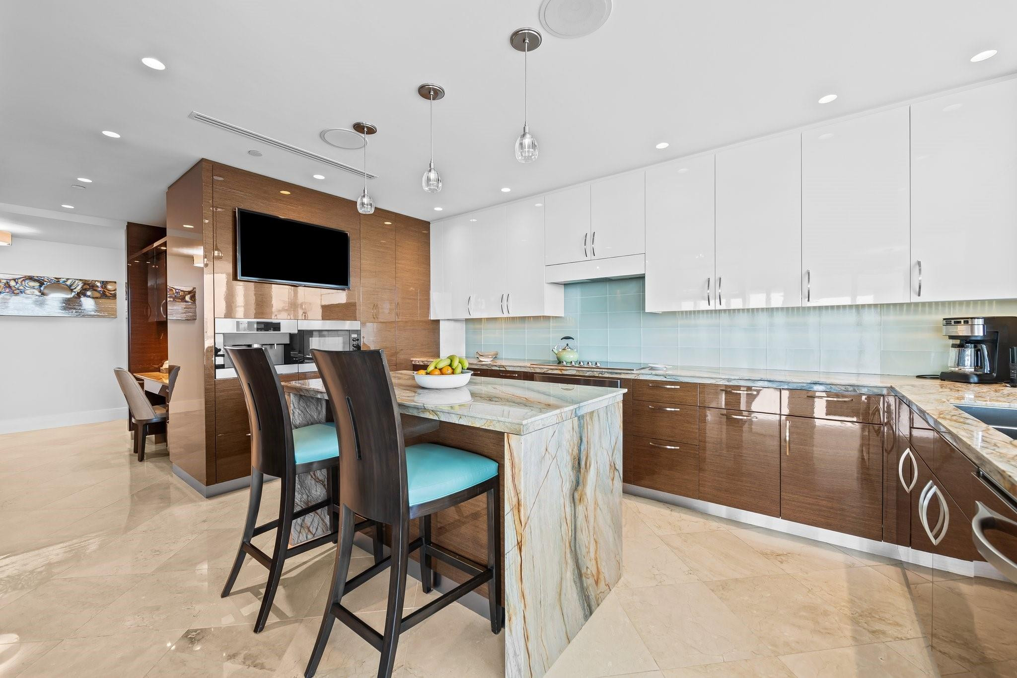 3055 Harbor Drive 1403
