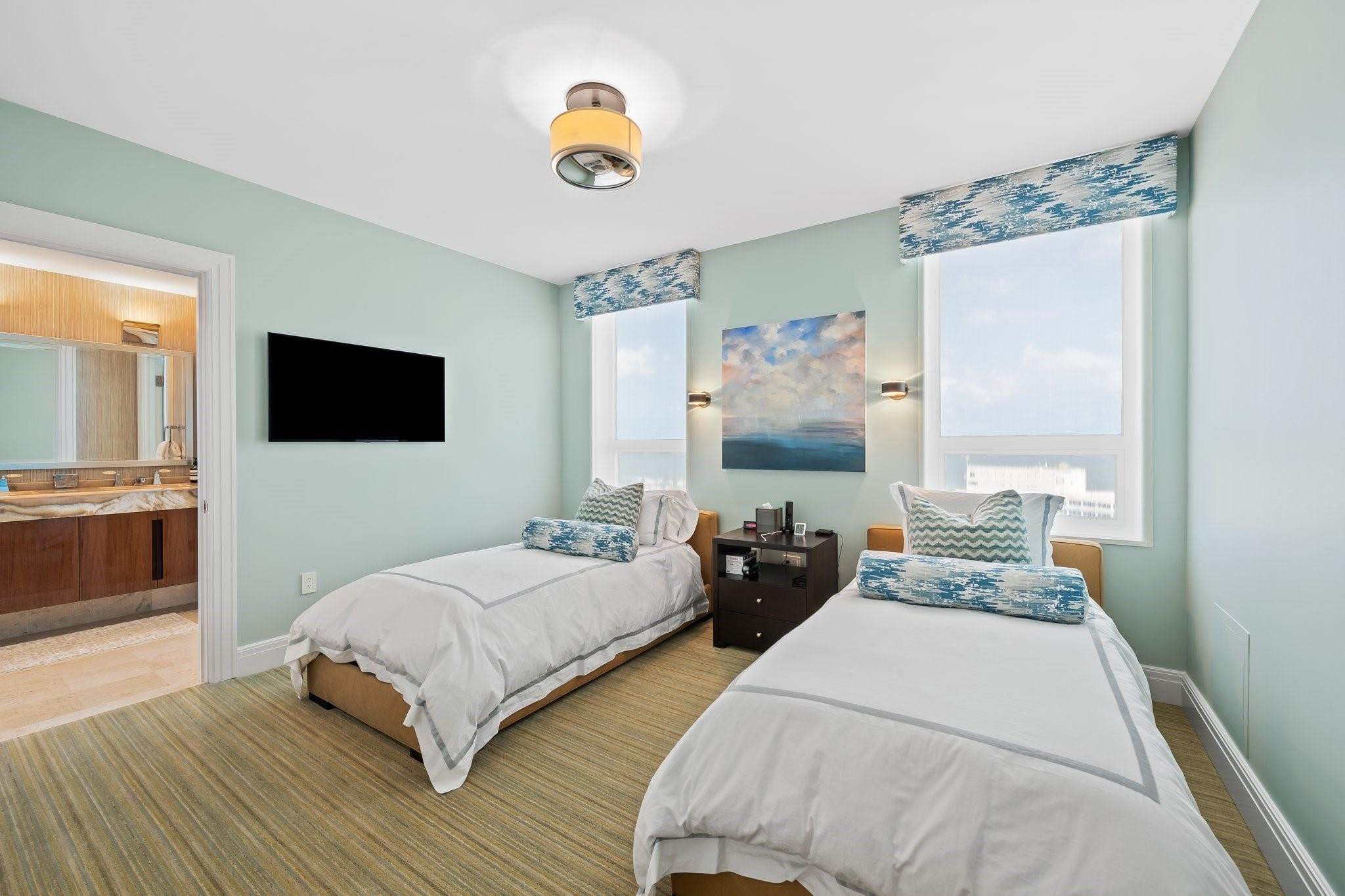 3055 Harbor Drive 1403