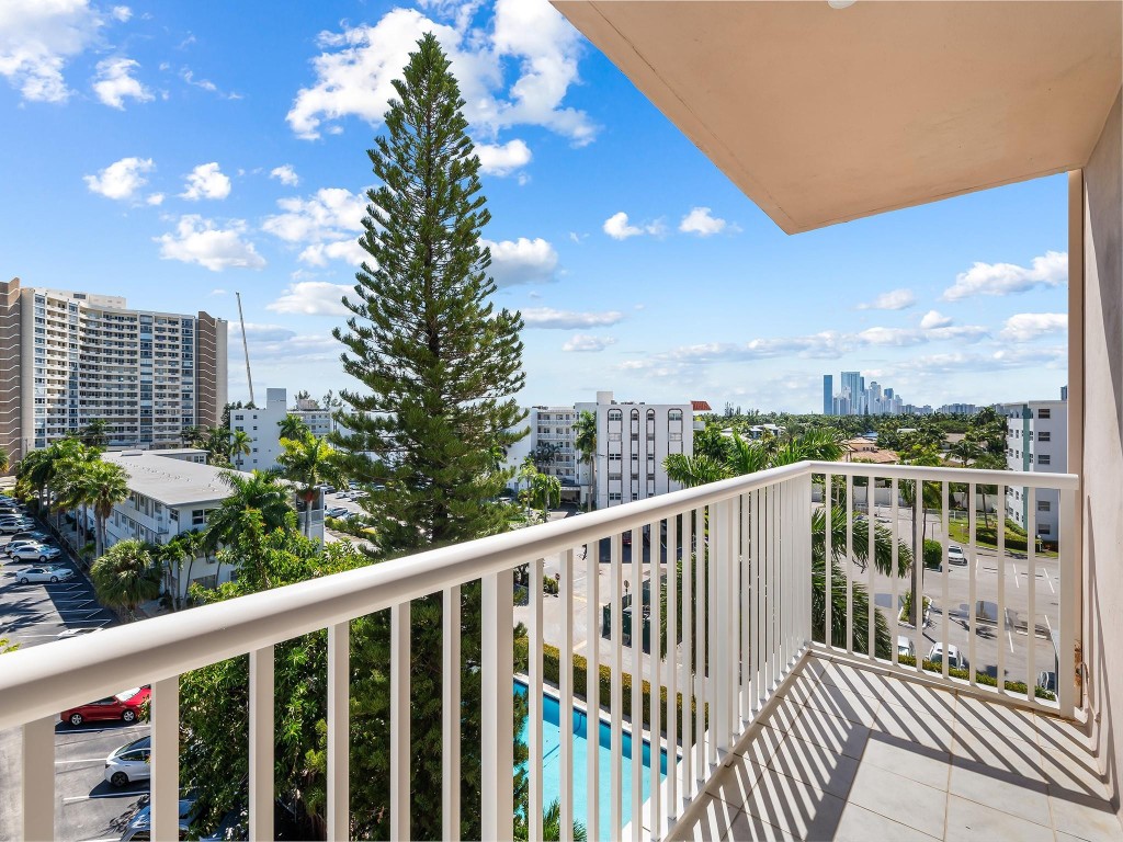 3161 S Ocean Dr Unit: 606