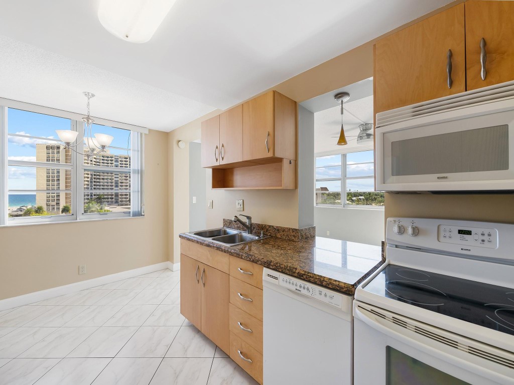 3161 S Ocean Dr Unit: 606