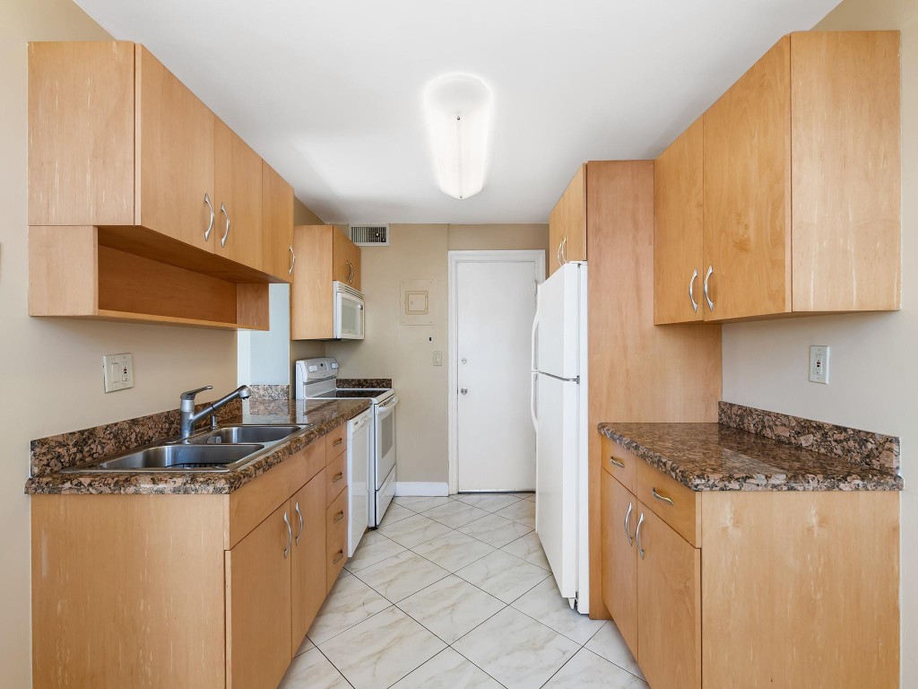 3161 S Ocean Dr Unit: 606