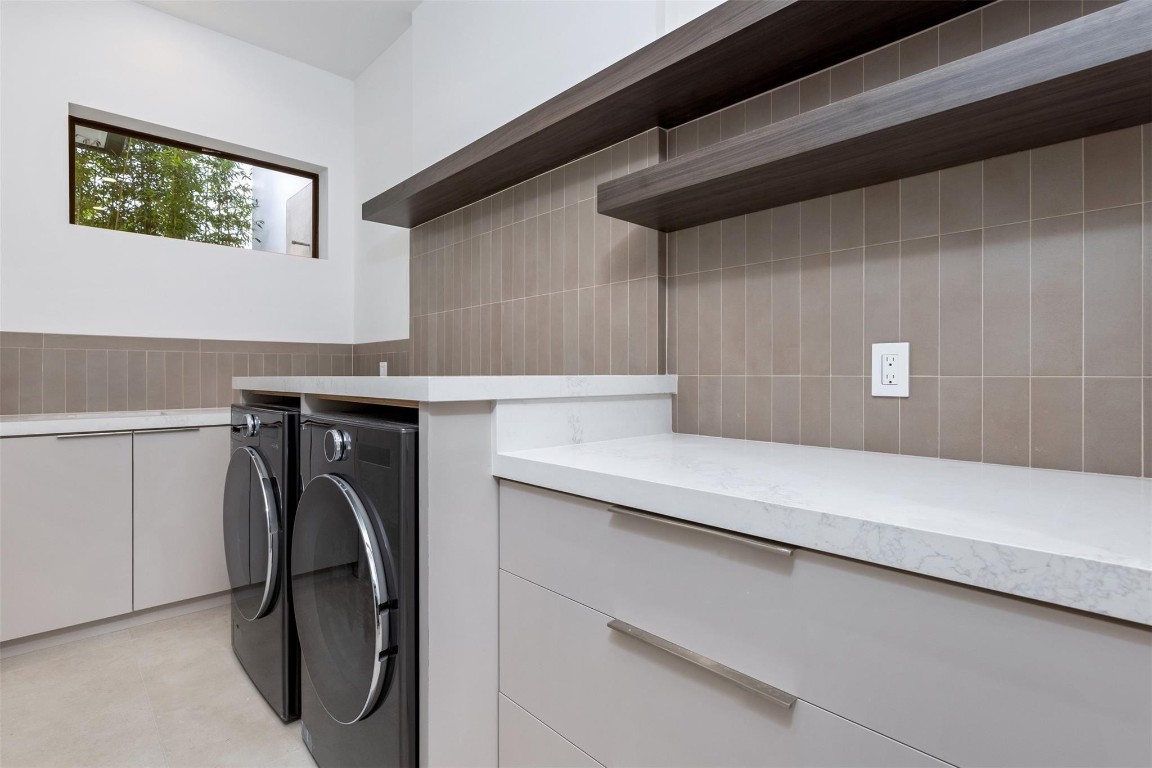 915 Ponce De Leon Dr