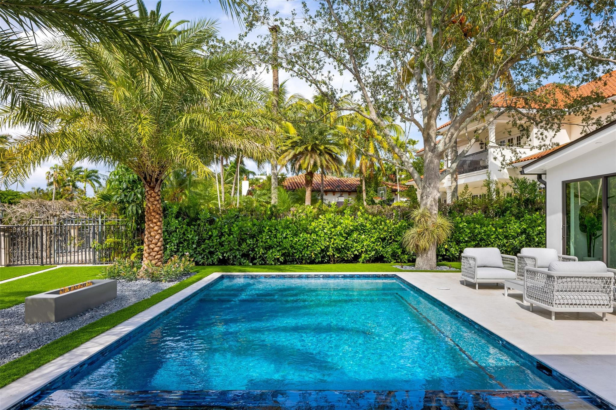 915 Ponce De Leon Dr