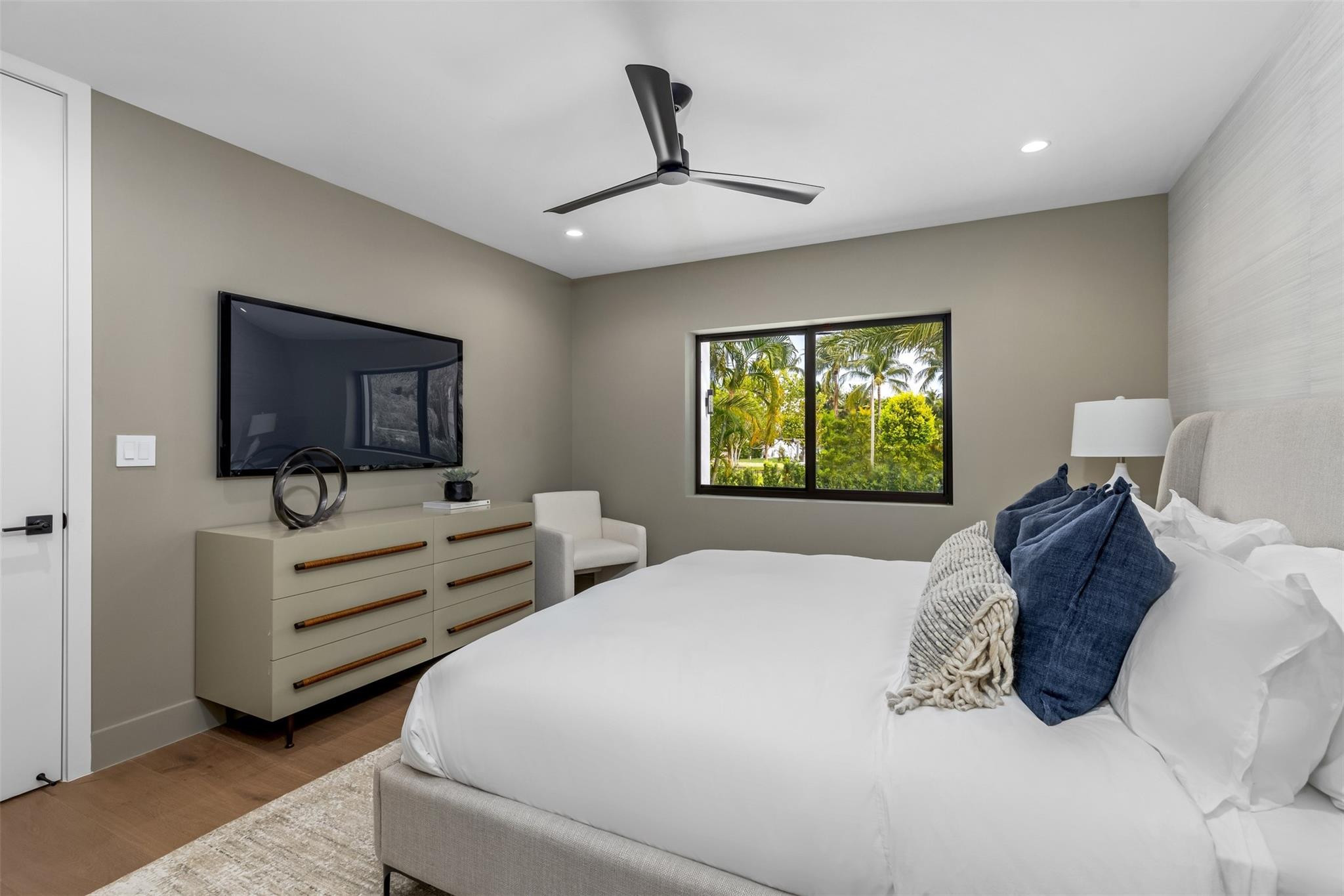 915 Ponce De Leon Dr