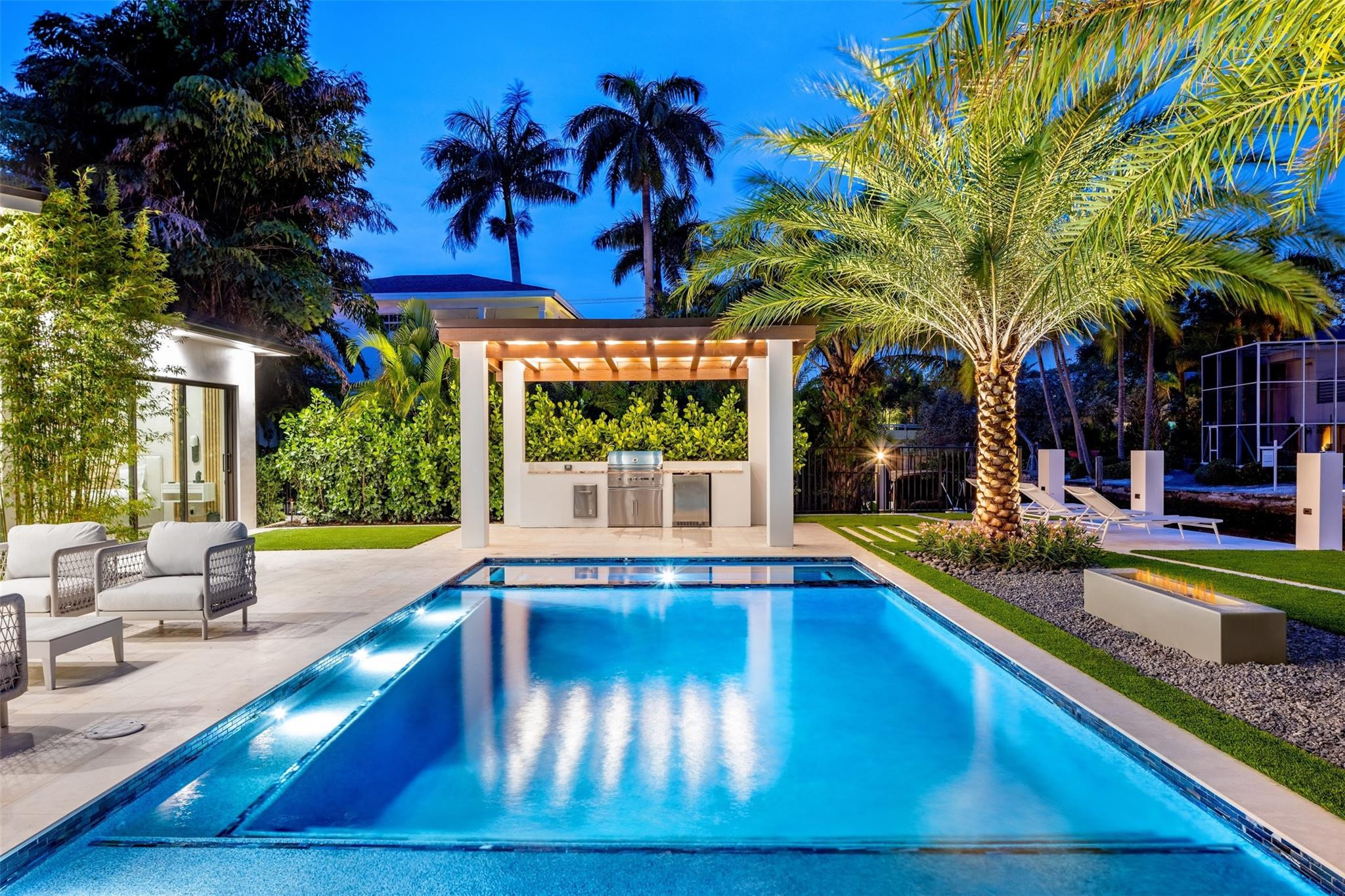 915 Ponce De Leon Dr