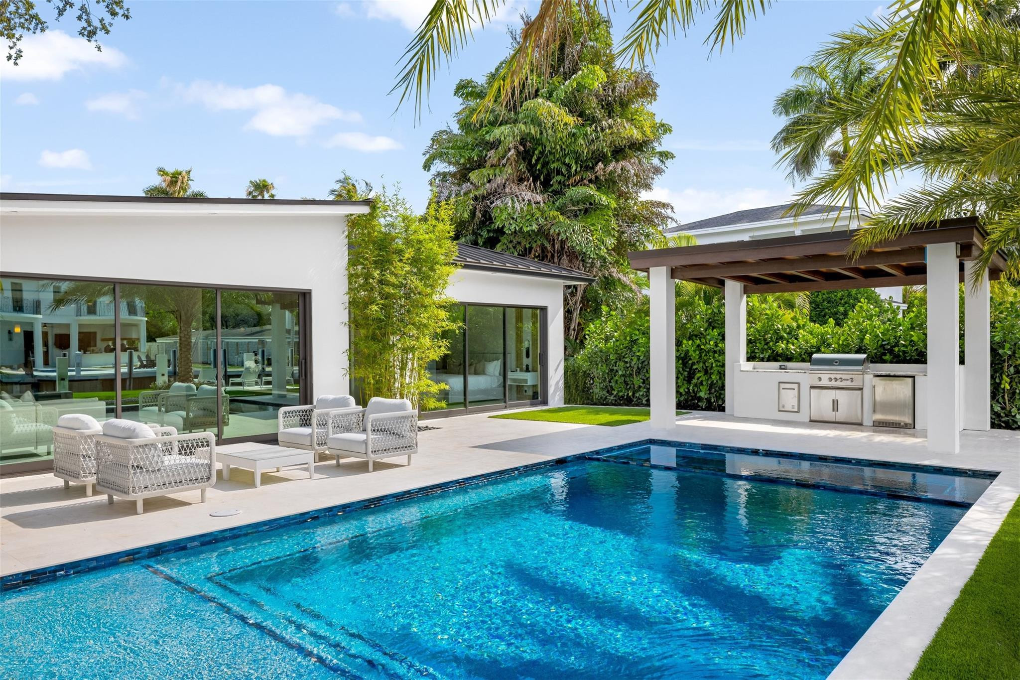 915 Ponce De Leon Dr