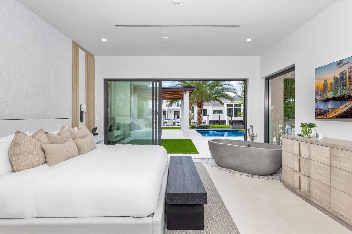 915 Ponce De Leon Dr