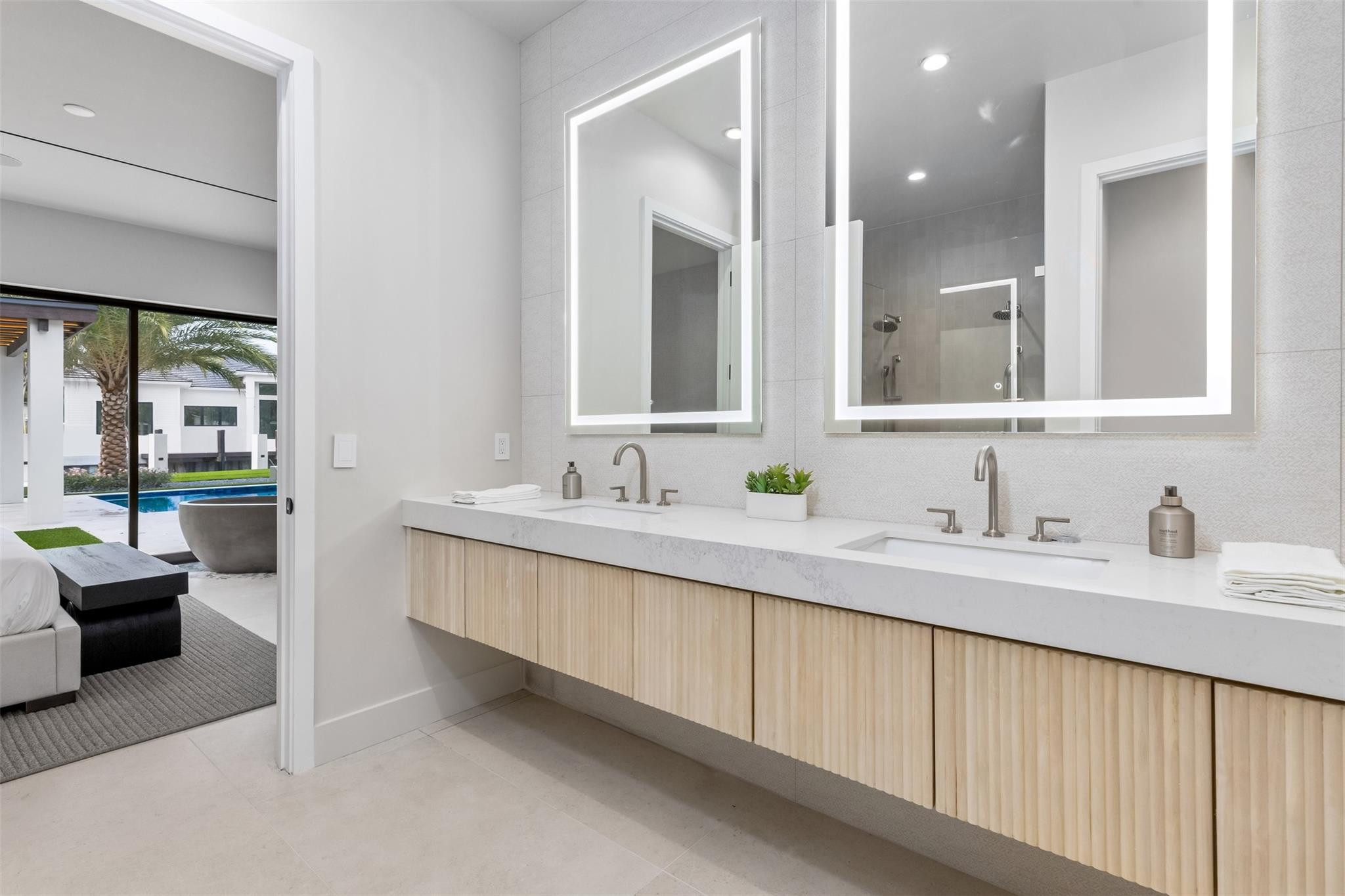 915 Ponce De Leon Dr