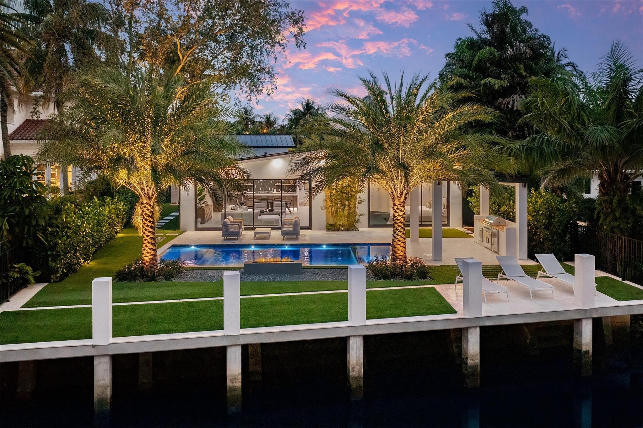 915 Ponce De Leon Dr