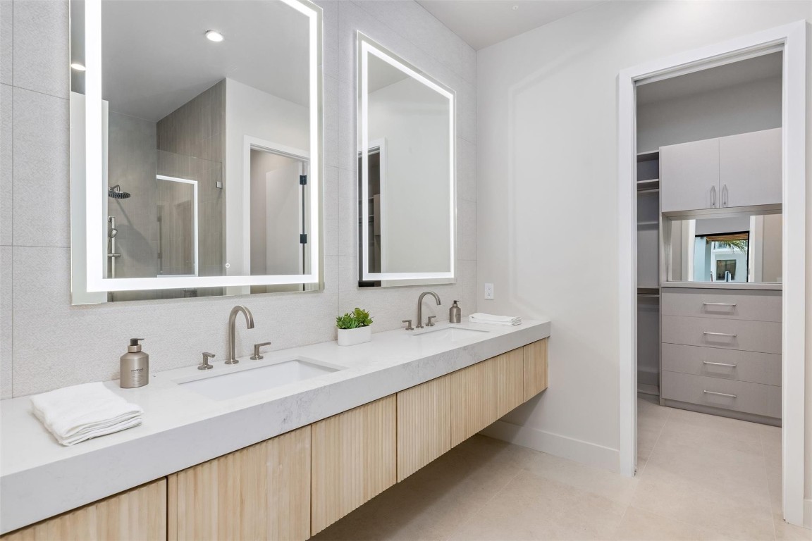 915 Ponce De Leon Dr