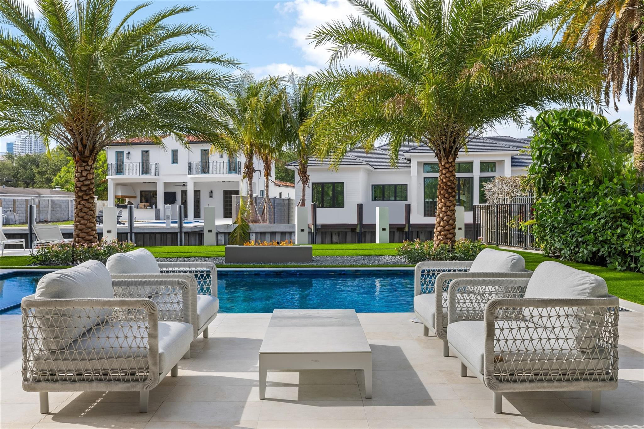 915 Ponce De Leon Dr