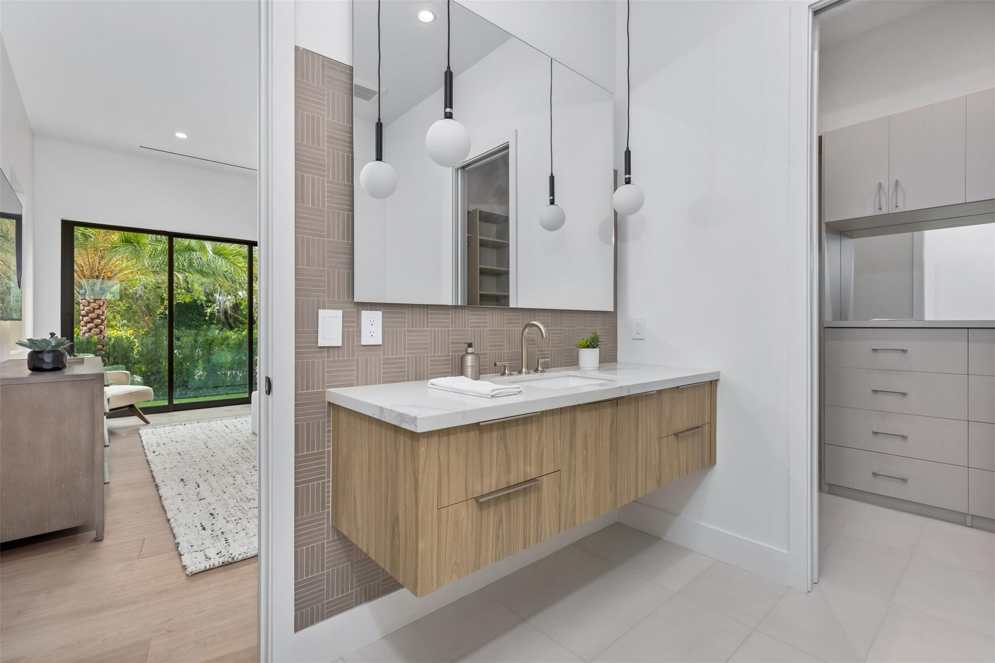 915 Ponce De Leon Dr