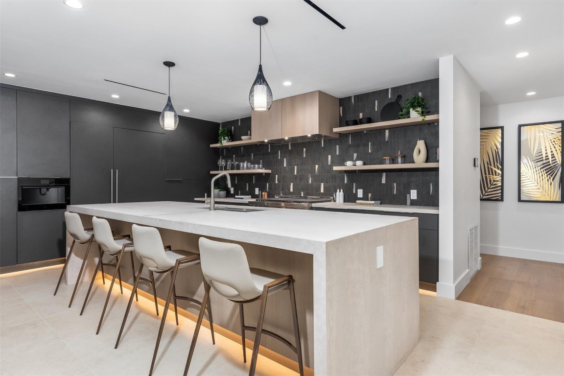 915 Ponce De Leon Dr