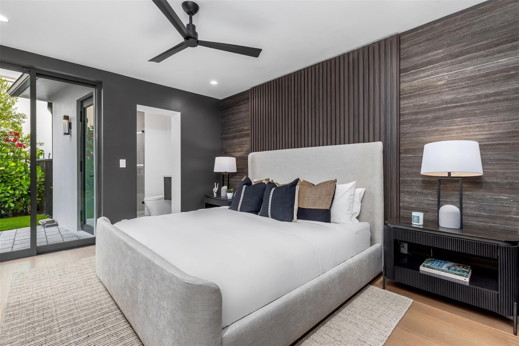 915 Ponce De Leon Dr