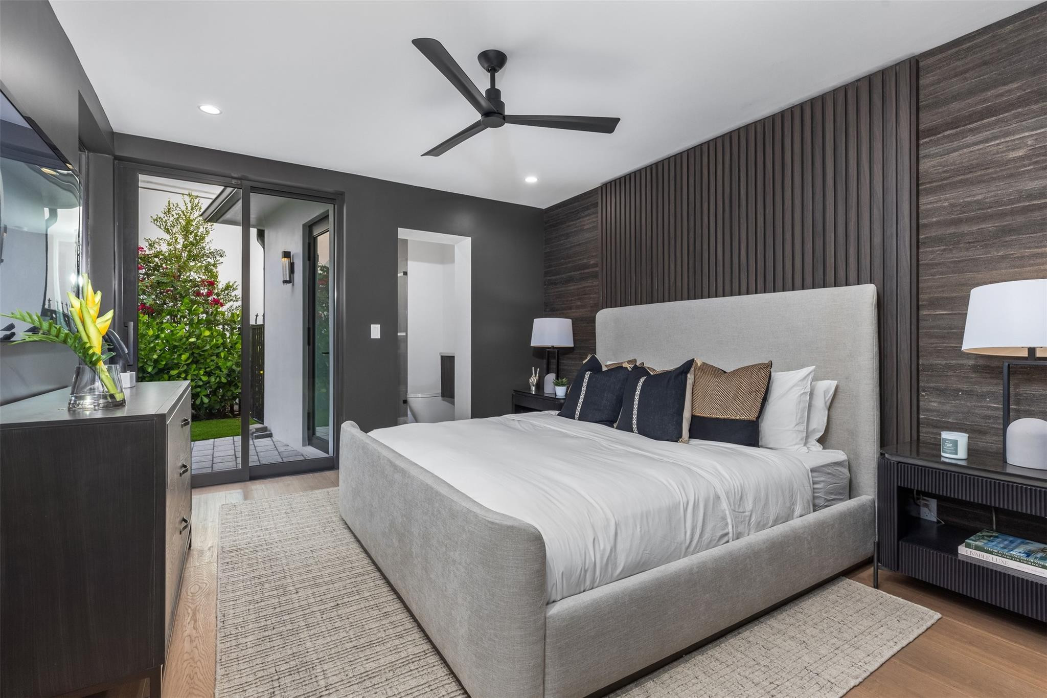 915 Ponce De Leon Dr