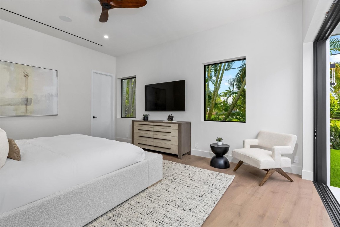 915 Ponce De Leon Dr