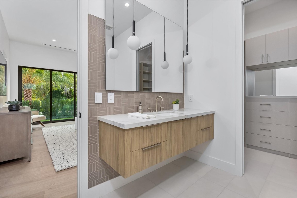 915 Ponce De Leon Dr