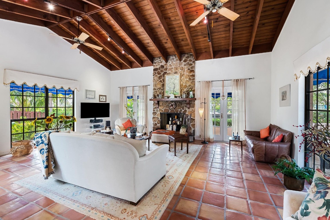 1313 Ponce De Leon Dr