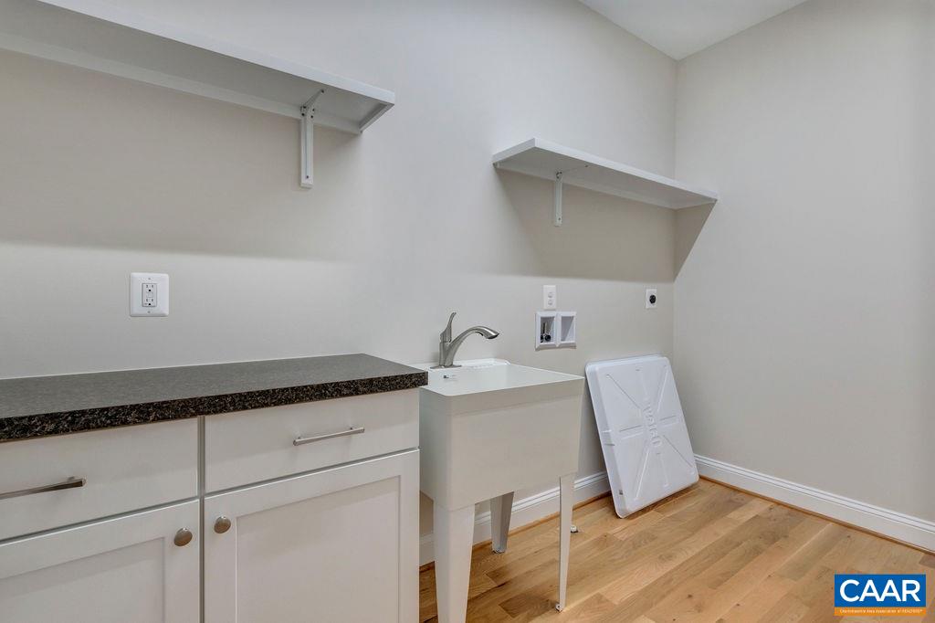 E1-09 APPLEWOOD DR