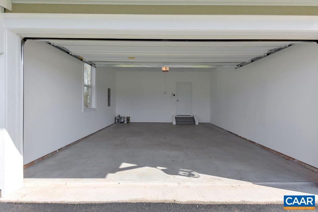E1-09 APPLEWOOD DR