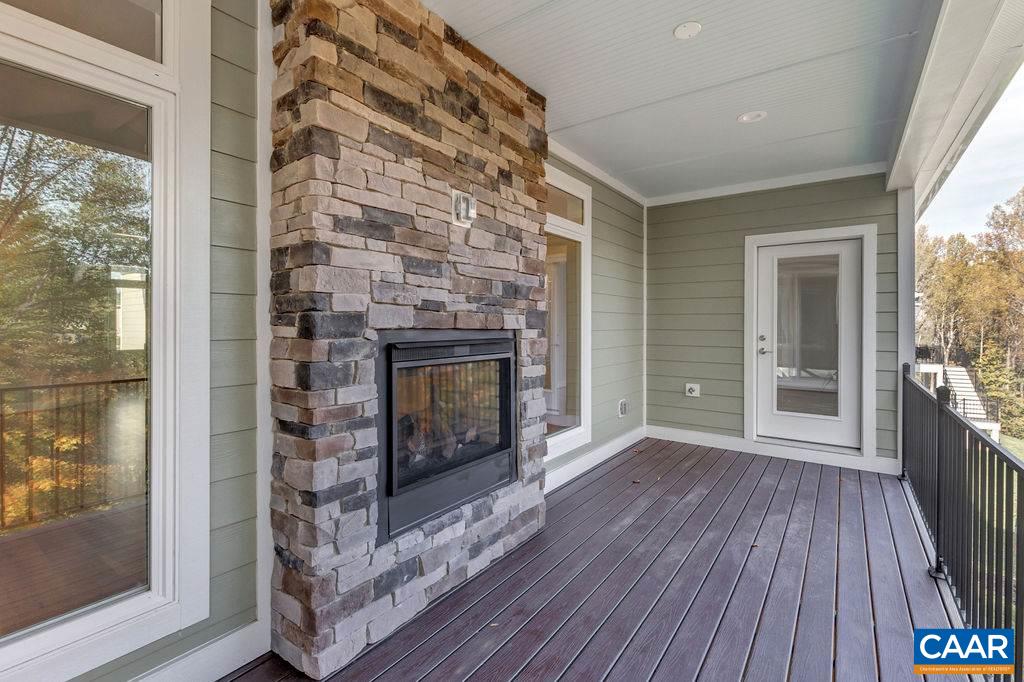 E1-09 APPLEWOOD DR